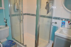 Shower room- click for photo gallery